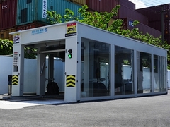 トンネルの洗車機はどうやって動きますか?