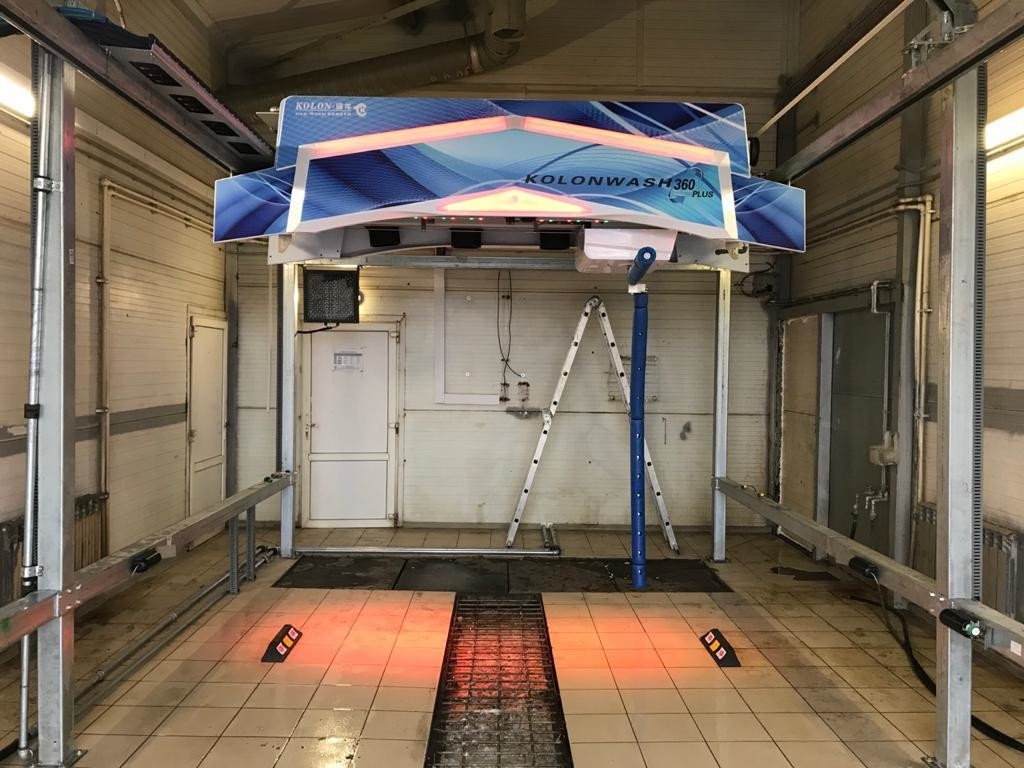 タッチレス圧力 自動洗車機 24.5Kw 電力 調整可能な水圧 多重決済オプション