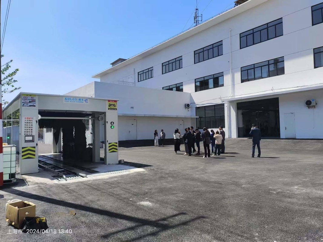 効率的なトンネル自動車洗濯機 低電力・水消費 0.7 Kwh/カー