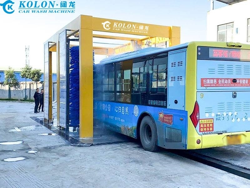 コロン 速くて清潔な自動バス清掃機 清掃速度は2〜3分/車