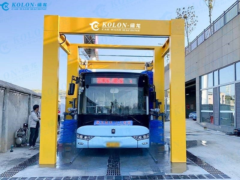 コロン 速くて清潔な自動バス清掃機 清掃速度は2〜3分/車