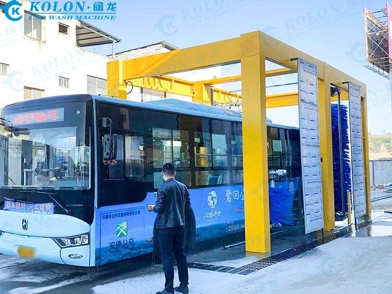 コロン 速くて清潔な自動バス清掃機 清掃速度は2〜3分/車